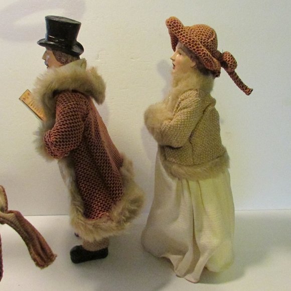 lot of 4 Christmas Caolers family dolls winter decor figures - Picture 5 of 14